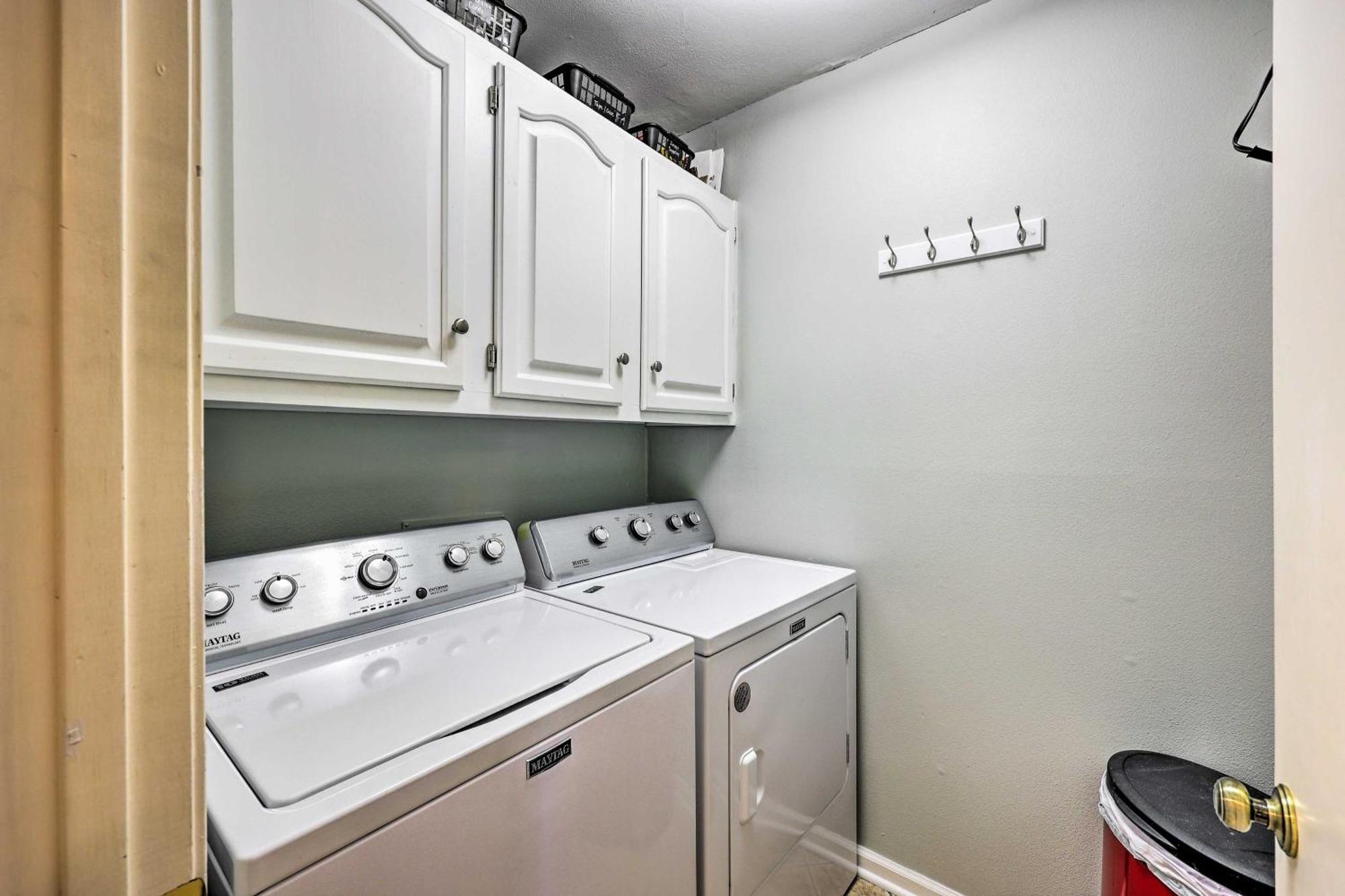 Waterfront Hot Springs Condo With Pool Access! Exterior photo